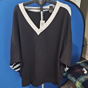 Torrid Black and White V-Neck Women's Jersey Top